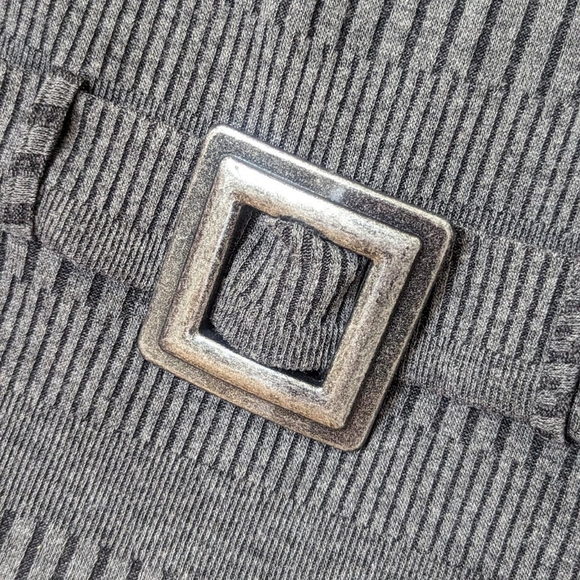 Frank Lyman Design cowl neck sweater with faux belt, size 6. - Picture 4 of 5